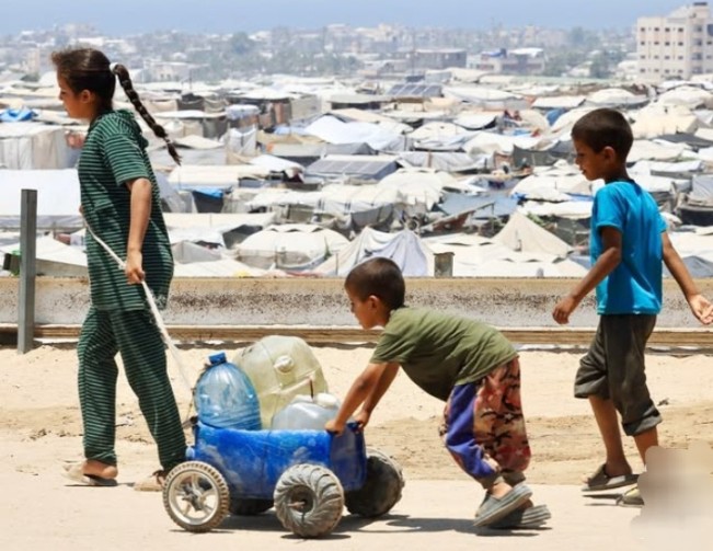 Gambaran kondisi di Gaza, anak-anak terus berjuang mendapatkan makanan dan air bersih. [Instagram]